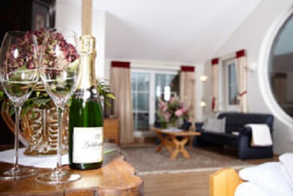 Hotel Restaurant Cafe Rapp Königsfeld im Schwarzwald Buitenkant foto